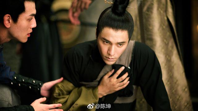 张若昀的古装和现代装，胖若两人啊