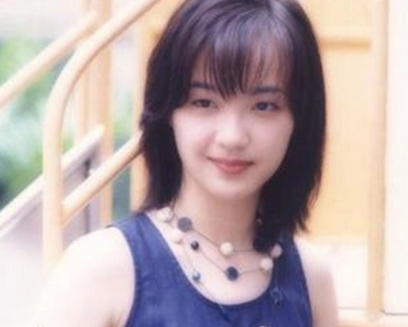 “天后”陈慧娴,与初恋痴缠6年,跟张学友当众拥吻,至今仍未婚