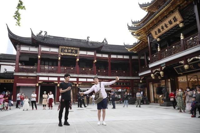 三个多月没看过现场演出了？上海“演艺大世界”的名角走到市民身边演起来