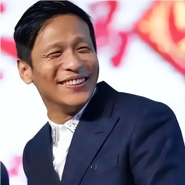 男人有钱就变坏?结婚七年成名之后却坚决原配离婚,如今他后悔不