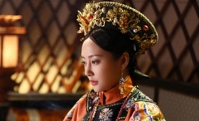 即使有孕也要让她伺候,从奴才升至皇贵妃,乾隆为何宠她20年?