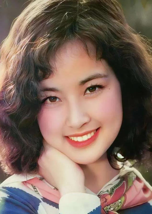 65岁的刘晓庆居然还能怀孕,曾经4次婚姻2次出轨,老公是怎么想的
