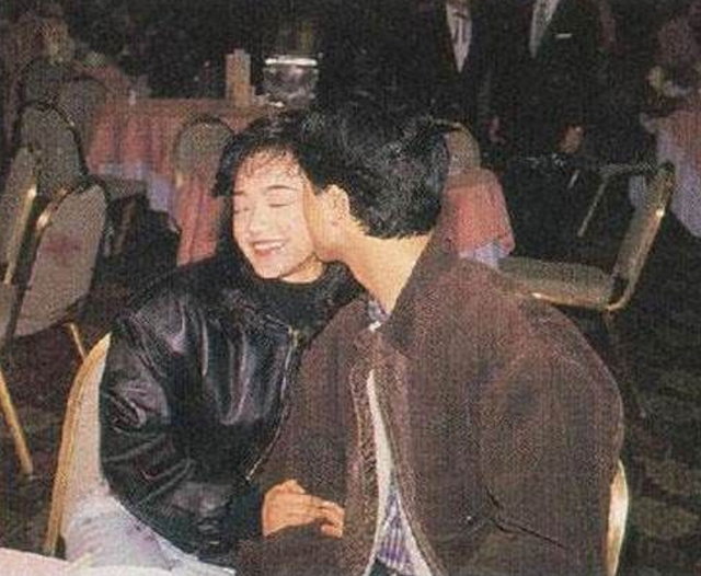 “天后”陈慧娴,与初恋痴缠6年,跟张学友当众拥吻,至今仍未婚