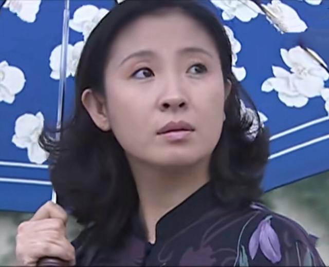 《征服》“容易被忽略的前妻”汪素娟:她隐藏四个显著特质,厉害