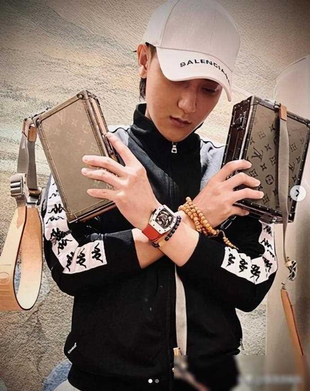 华晨宇:我爸华福雄身价100亿,王思聪:我爸王健林,身价11