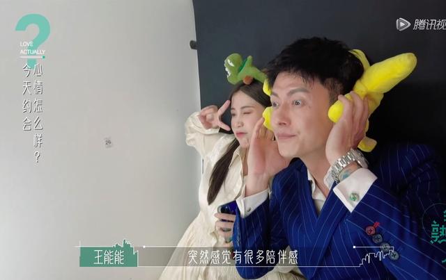 《半熟恋人》:离异带娃的罗拉被3人追求,白富美周楠败得彻底