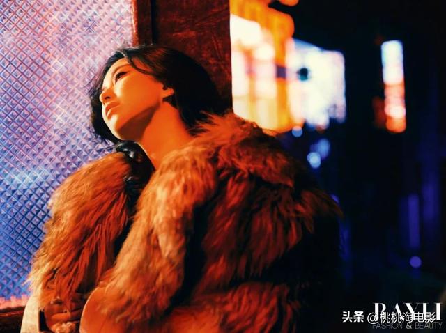 女星朱珠港风女郎写真大片,红唇烟熏妆凌乱发丝神秘美艳