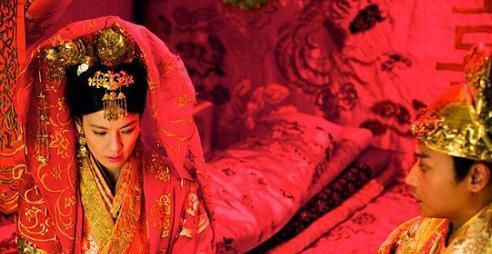 皇帝结婚入洞房与民间有何不同？女官传授共枕眠经验