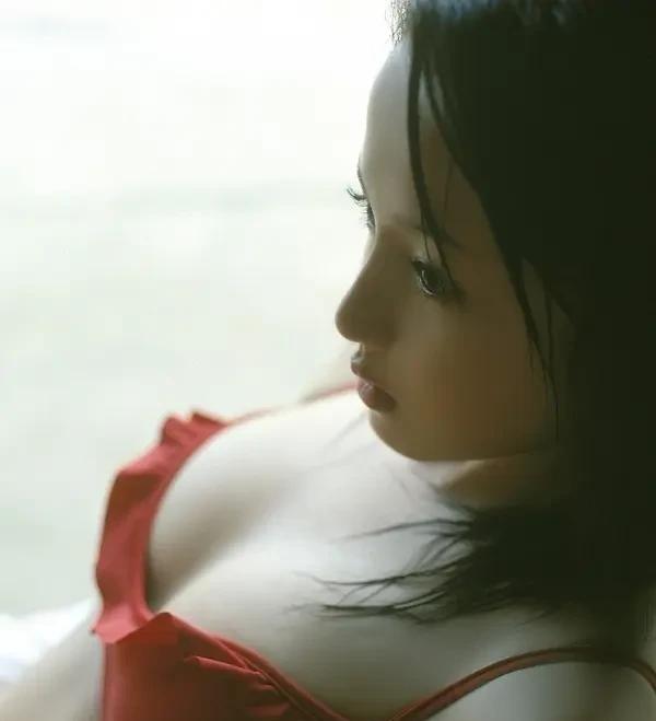 日法混血女星泽尻英龙华艺术献身力作,完美身材比例妩媚动人