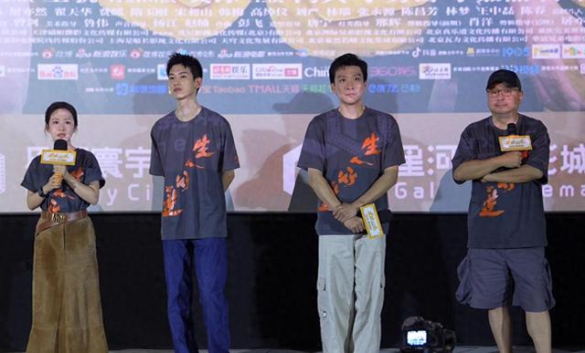 “新”随影动，暖蜂同行！徐峥空降深圳龙岗对话“小哥”