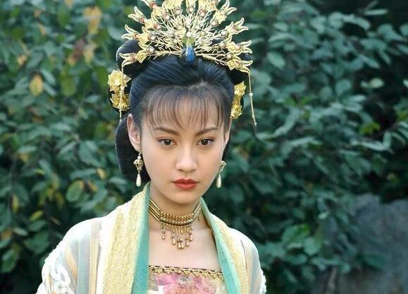 39岁“江玉燕”近照曝光，皮肤紧致状态佳，不输14年前颜值巅峰期