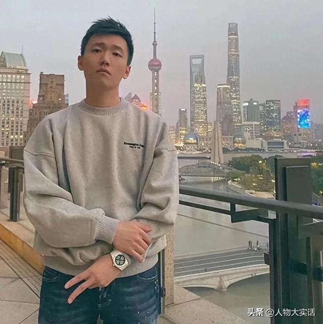 苏宁少东家2.7亿买球队,如今被全球追债!从云端坠落背后的真正