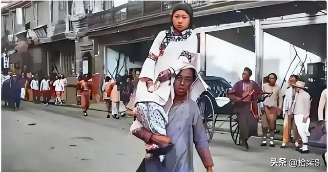 “不堪入目”老照片:日本男女赤裸共浴,喂奶忘记系扣子的妇女