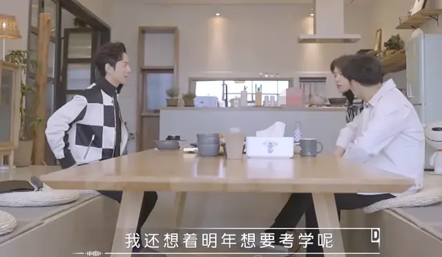 范丞丞私下生活曝光,吃喝玩乐打游戏,粉丝怒其不争劝其考大学