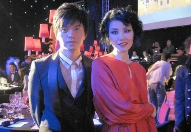 李健46岁妻子竟是清华博士!不买房不生孩子,如今俩人怎样了?