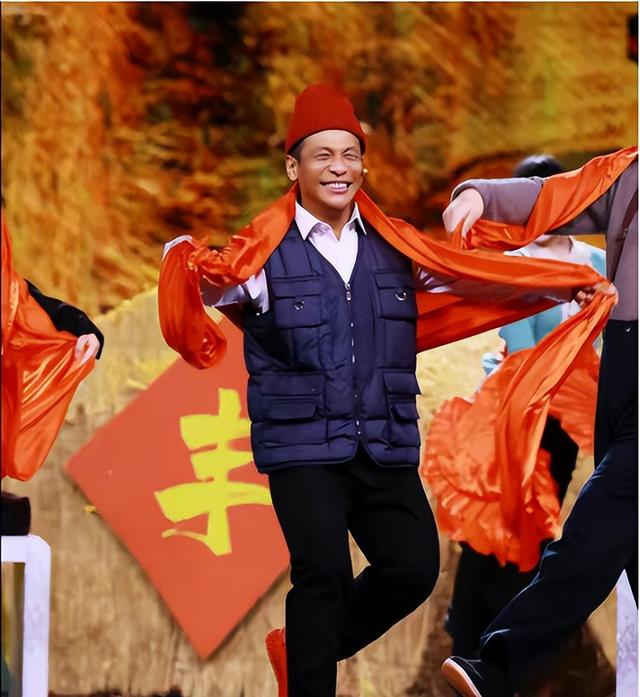 男人有钱就变坏?结婚七年成名之后却坚决原配离婚,如今他后悔不