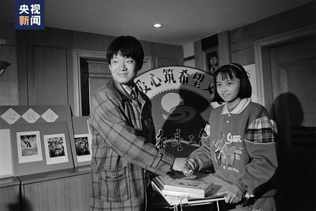 感动亿万人的“大眼睛”女孩,还有你不知道的故事