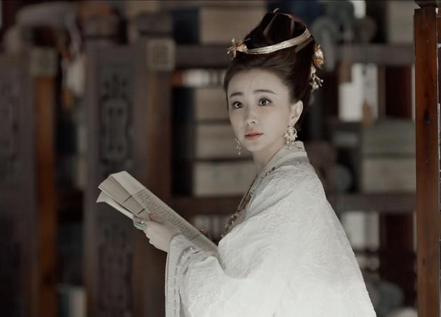 从空姐到童年女神，出道23年没火的她，年过40不婚专注搞事业