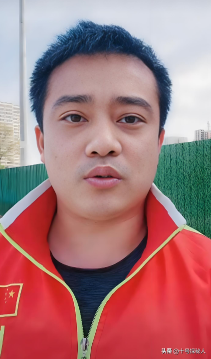 他是体操冠军，却因多次行窃被判入狱，靠街头卖艺乞讨为生