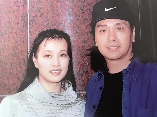 65岁的刘晓庆居然还能怀孕,曾经4次婚姻2次出轨,老公是怎么想的