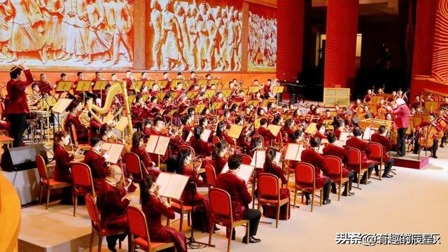 央视国庆音乐会，没明星捧场显单调，主持人任鲁豫顾珂嘉无足轻重