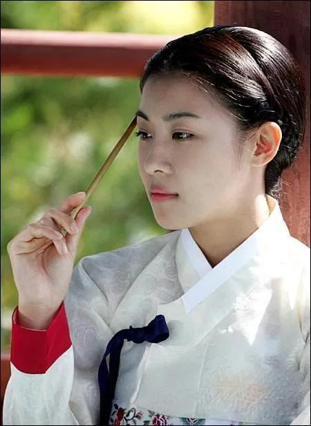朝鲜十六世纪最杰出的女诗人—黄真伊