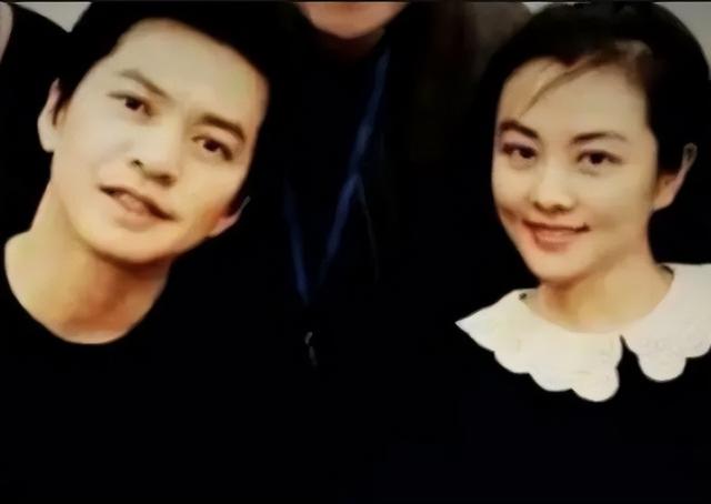 李健46岁妻子竟是清华博士!不买房不生孩子,如今俩人怎样了?