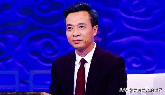 诗词大会评委蒙曼和康震,都即兴写诗词,谁的水平更高引网友争论