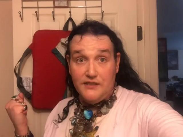 美国男子侵犯79岁痴呆母亲,自称跨性别者,要跟女囚关在一起