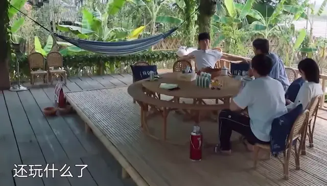范丞丞私下生活曝光,吃喝玩乐打游戏,粉丝怒其不争劝其考大学