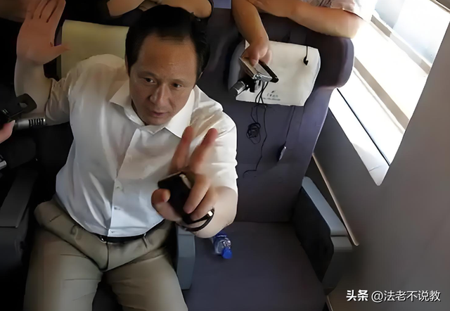 从歌唱家到囚犯！“落马老虎”的情妇罗菲，如何一步步自毁的？