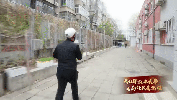 副处长当骑手1天赚41元,大家不只关心他的“委屈”