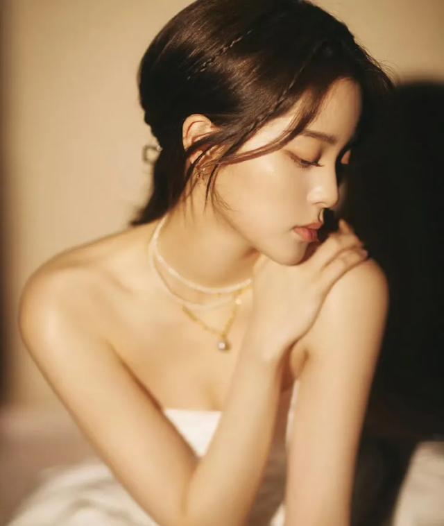 欧阳娜娜的美照写真，真是太性感了