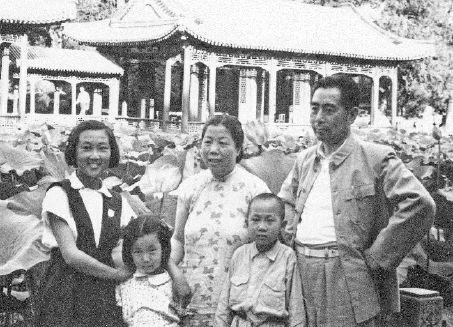 周恩来侄子周秉钧:伯伯和七妈的教诲让我受益终身