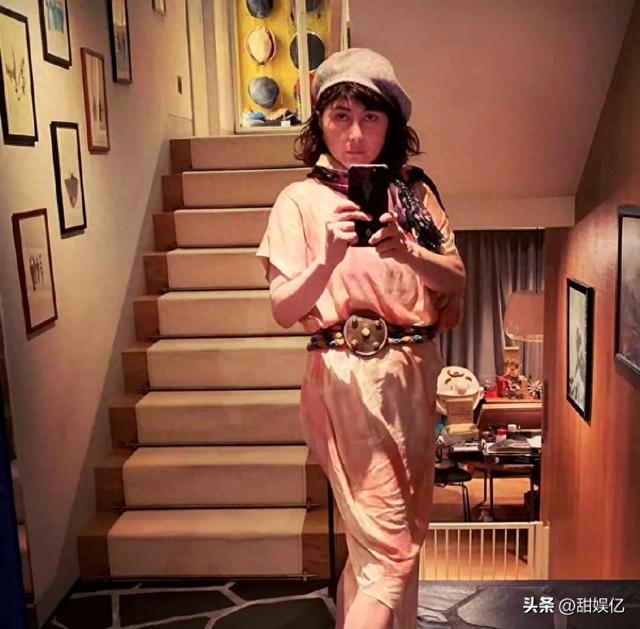 赌王最宠爱的女儿50岁了,在豪宅里办派对,不见亲姐何超琼来参加