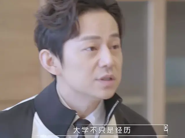 范丞丞私下生活曝光,吃喝玩乐打游戏,粉丝怒其不争劝其考大学