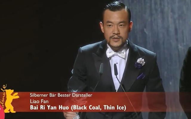 海一天:不靠当领导的父亲,46岁才走红,娶二婚妻子待继子如亲生