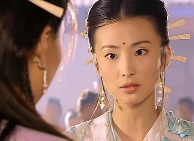 从空姐到童年女神，出道23年没火的她，年过40不婚专注搞事业