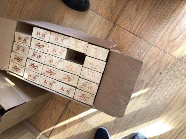 你抽的“华子”可能是假的,背后有23个人在捣鬼,目前已被临安警方一锅端