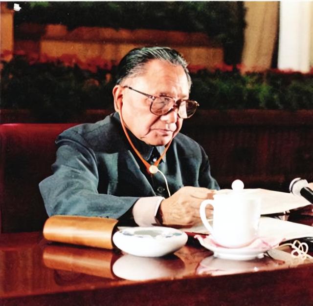 1986年刘伯承病逝，邓小平看到治丧委员会名单后，顿时脸色大变