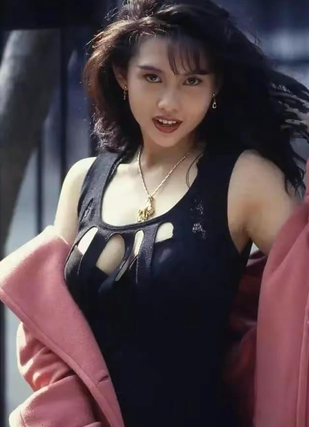 “三级片女王”邱淑贞:16岁出道,23岁“一脱成名”,31岁退圈