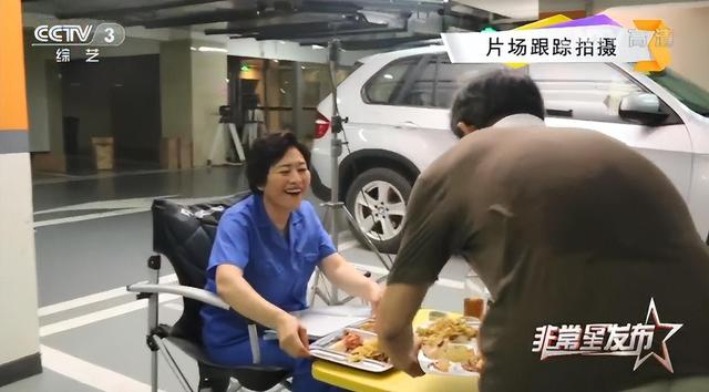 原来他就是许娣的老公，结婚40年甘当家庭煮夫，地位比许娣还高