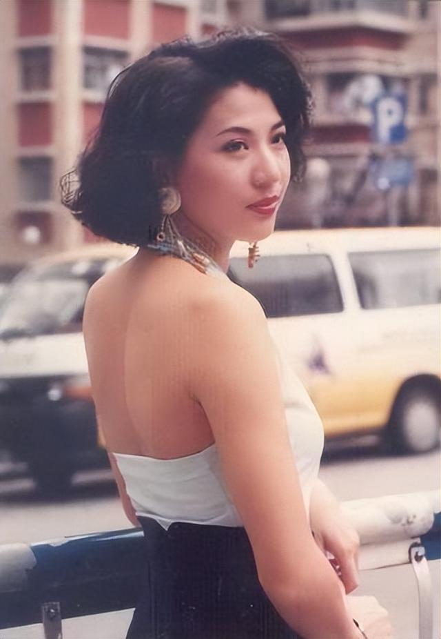 她出身草根容貌气质俱佳,选亚姐奖拿到手软,为人正直后经商致富