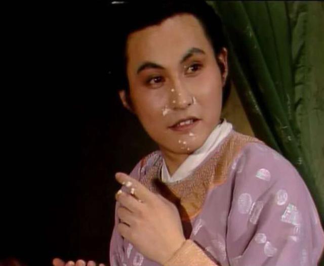 霸占儿媳、当众羞辱,贾珍如此作践儿子为哪般?答案在家奴的话里