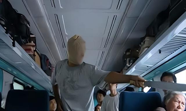 1993年中俄列车劫案:一车乘客被匪徒多次洗劫,女客多遭折磨