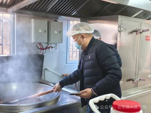 党组书记、院长朱兵到松坪镇督导校园食品安全
