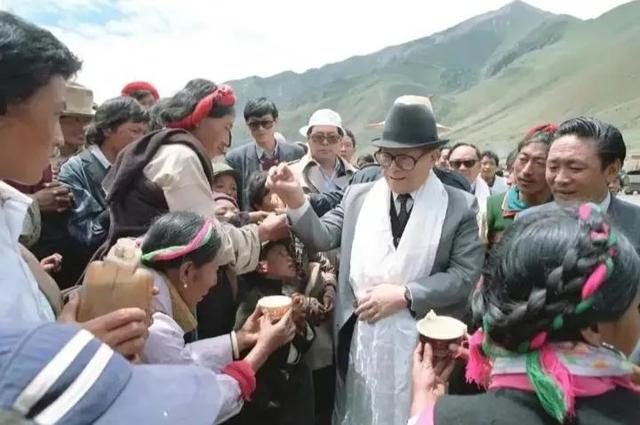 江泽民魂归大海，毛泽东诗词读起来：江山靠谁守？