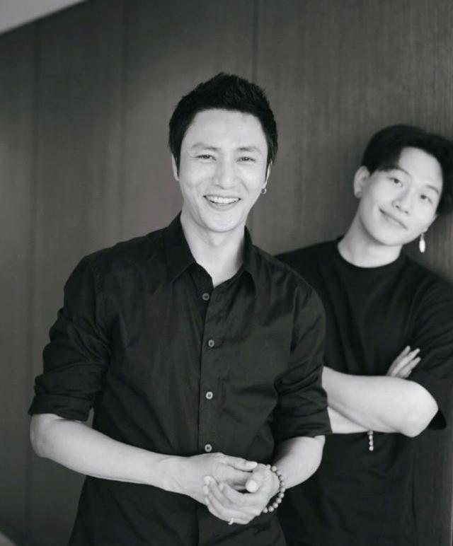陈坤晒与儿子合照，19岁陈尊佑长相俊秀神似爸爸，生母至今仍是谜