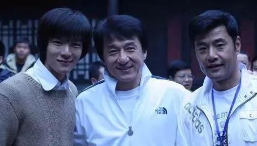 于荣光：硬汉也有柔情，出道38年零绯闻，对“丑妻”不离不弃