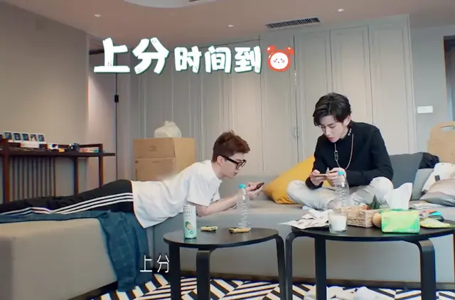 范丞丞私下生活曝光,吃喝玩乐打游戏,粉丝怒其不争劝其考大学